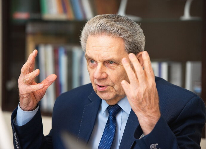 V.Garastas mirė