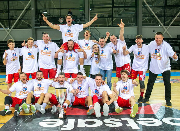 Triumfavo Jurbarko ekipa (Foto: Saulius Čirba)