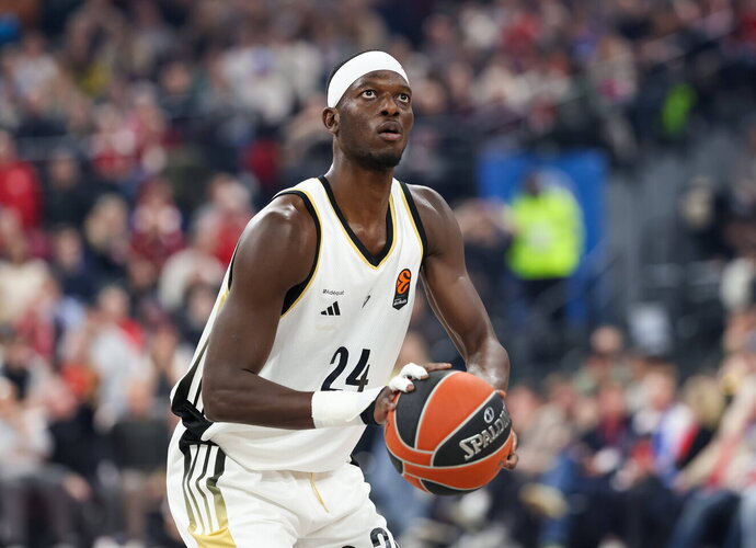 M.Ndiaye kelsis į Graikiją (Scanpix nuotr.)