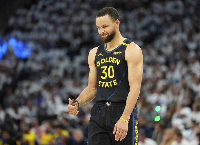 S.Curry praleis artimiausią mačą (Scanpix nuotr.)