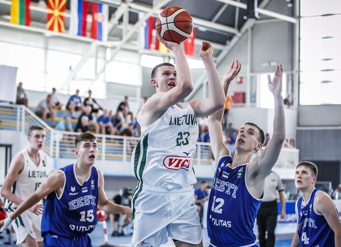 U16 rinktinė pradeda kovas (FIBA nuotr.)
