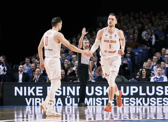 Lenkai pasiekė nelengvą pergalę (FIBA nuotr.)