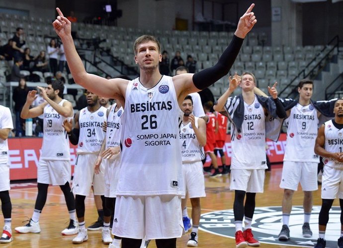 Žaidėjai žada nesitreniruoti tol, kol negaus atlyginimų (FIBA Europe nuotr.)