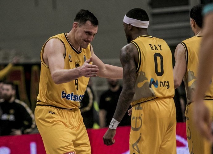 J.Mačiulio ekipa keliauja tolyn (FIBA Europe nuotr.)
