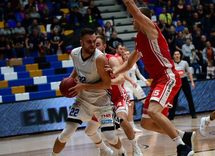 J.Kazakauskas siautėjo Estijoje