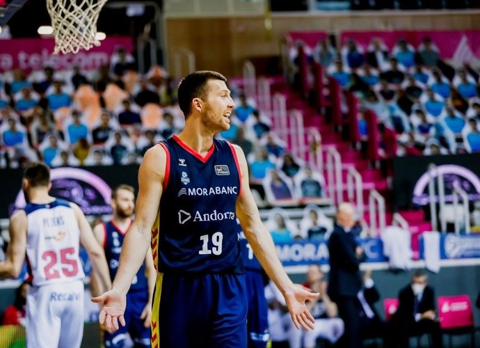 S.Kulvietis įmetė 3 taškus