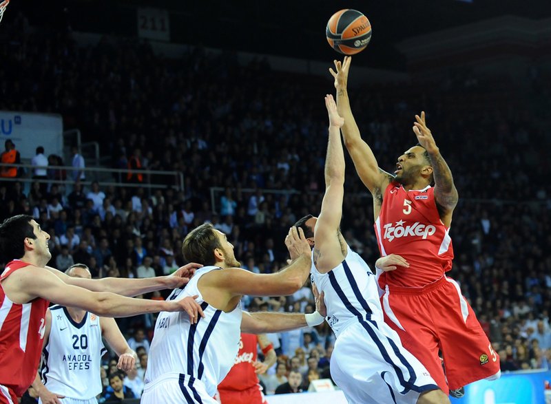 Law | Eurolyga: „Anadolu Efes" - „Olympiacos" | Krepsinis.net