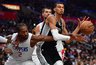 V.Wembanyamai žaisti prieš „Clippers“ buvo itin sudėtinga (Scanpix nuotr.)