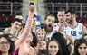Po mačo žaidėjai įsiamžino su alytiškiais (Fotodiena.lt)