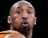 Caronas Butleris bando perimti kamuolį iš Kobe Bryanto