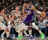 Kietai stabdytas G.Antetokounmpo prisirinko pražangų (Scanpix nuotr.)