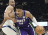 G.Antetokounmpo vėl sujungs jėgas su broliais (Scanpix nuotr.)