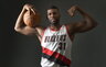 F.Ezeli „Trail Blazers“ aprangą pademonstruoti spėjo tik fotosesijoje (Scanpix nuotr.)